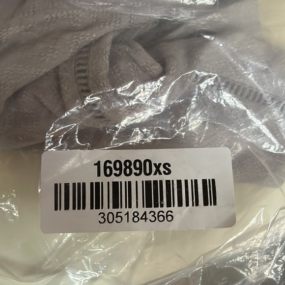 Gorgeous in gray - Picture 4 of 4